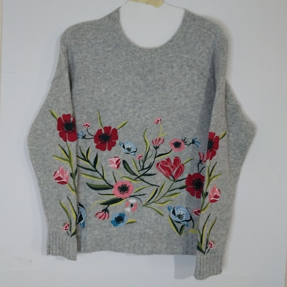 ROMEO +JULIET Elegant Floral Embroidered Sweater